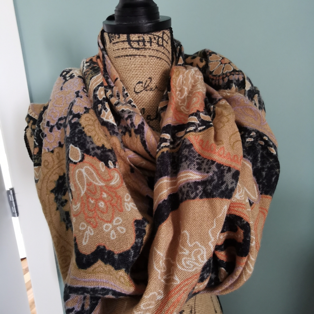 Scarf/ Wrap - Picture 5 of 5